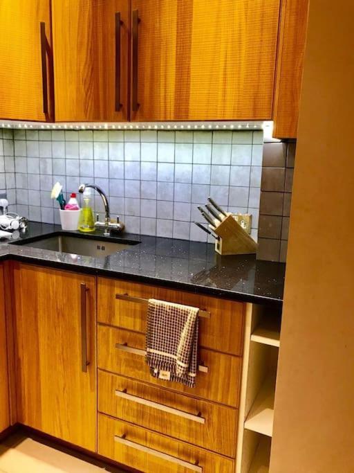 Stunning 2 Bed/2Bath Flat In Heart Of Kensington Daire Londra Dış mekan fotoğraf