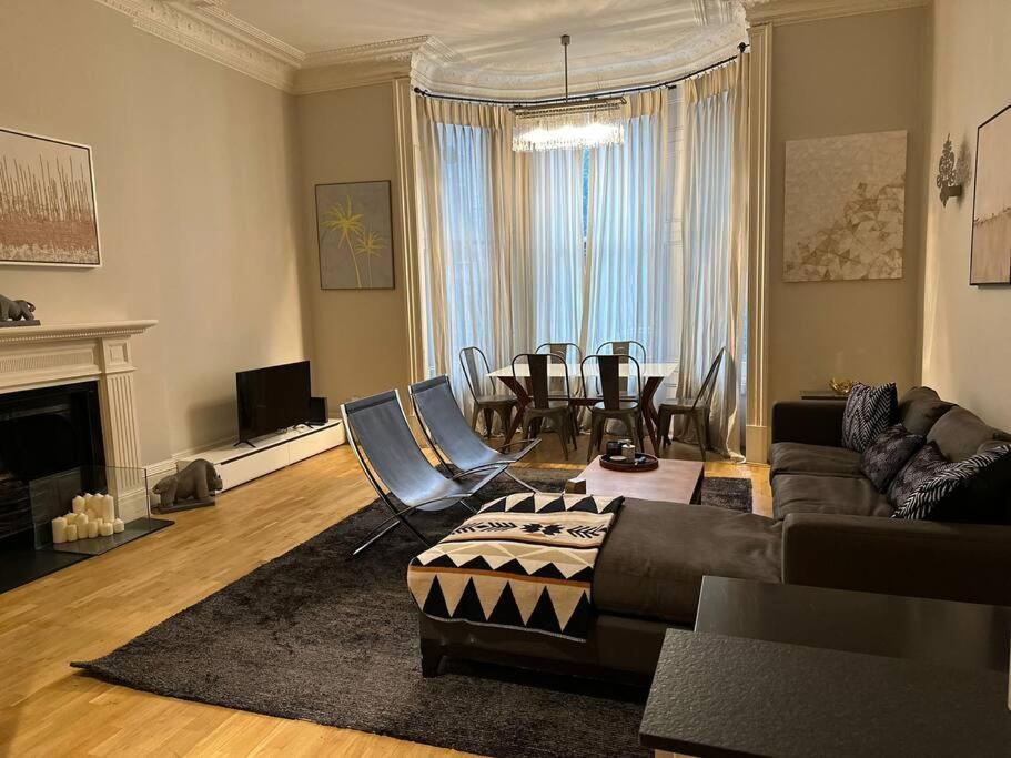 Stunning 2 Bed/2Bath Flat In Heart Of Kensington Daire Londra Dış mekan fotoğraf