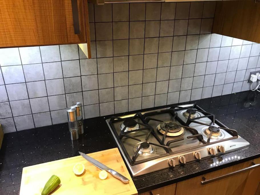 Stunning 2 Bed/2Bath Flat In Heart Of Kensington Daire Londra Dış mekan fotoğraf